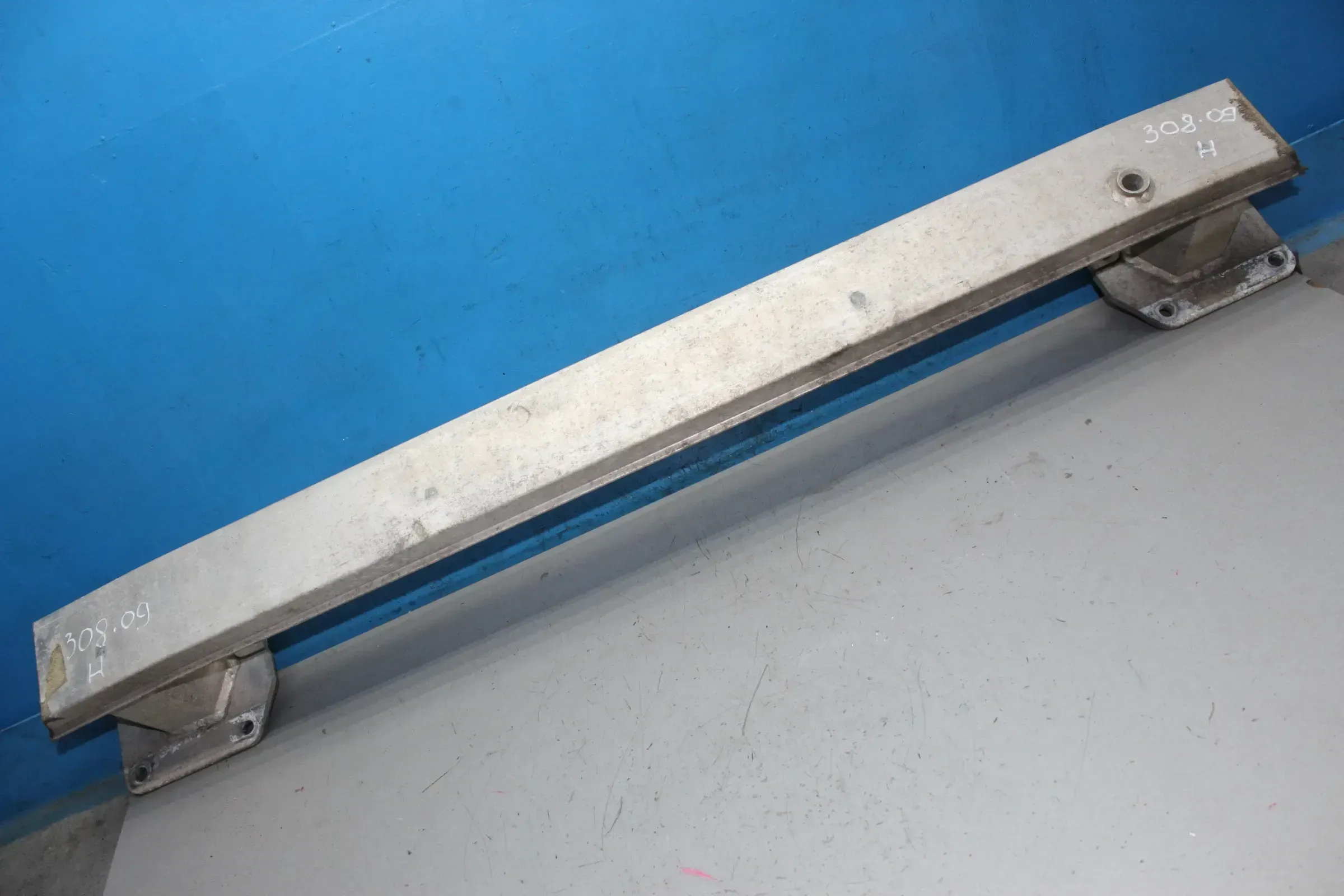 Stoßstangenträger Verstärkung Stoßstange hinten Peugeot 308 SW Bj.09 - Bild 1