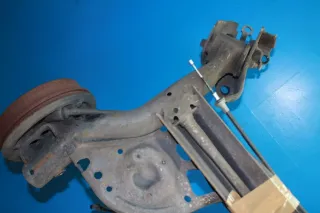 Hinterachse Achsträger Achse hinten Trommelbremse ABS Nissan Micra III K12 Bj.09 - Bild 8