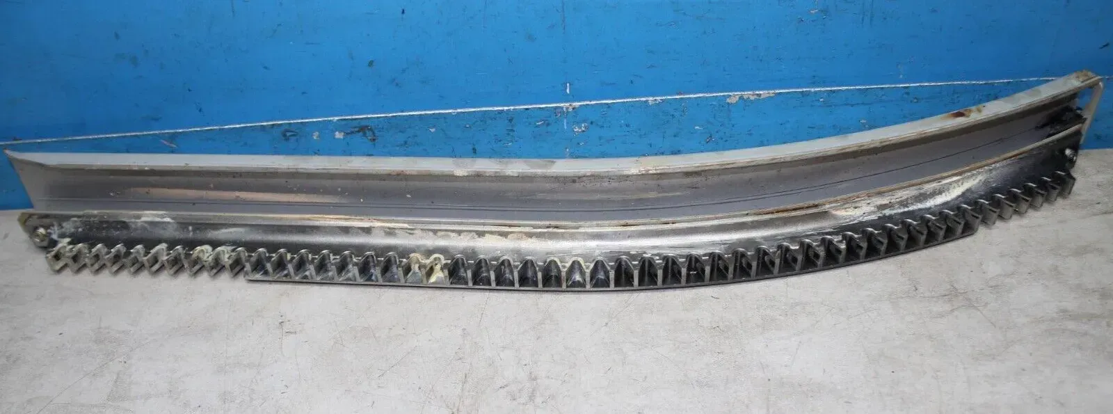 Laufschiene Führungsschiene Schiebetür links Chrysler Voyager IV RG GY 2.8 Bj.08 - Bild 1