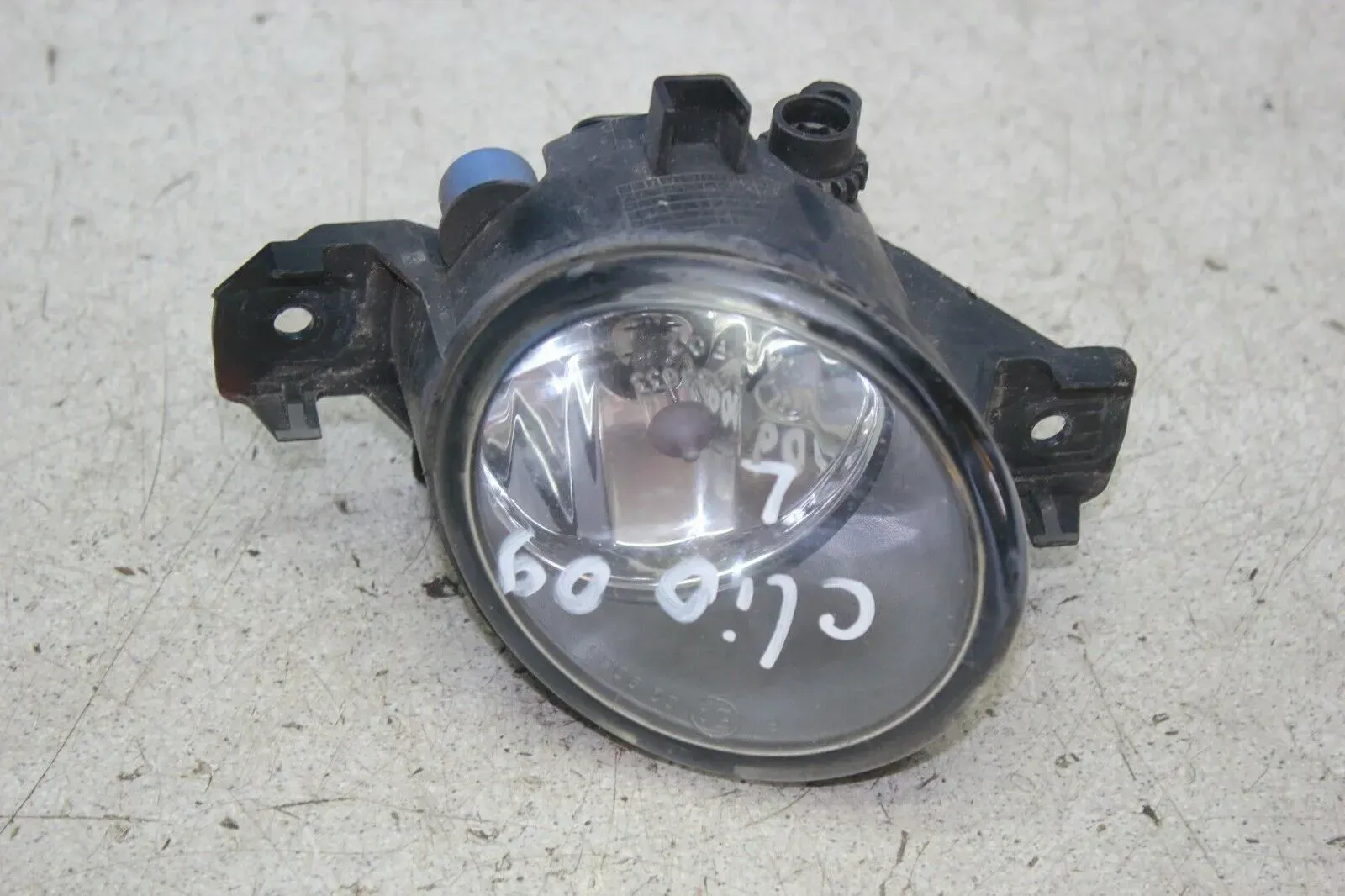 Renault Clio III Bj.09 Nebelscheinwerfer vorne links Valeo 8200002469 - Bild 1