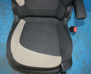 defekt! Beifahrersitz Sitz vorne rechts Citroen C4 Grand Picasso II Bj.14 - Bild 2