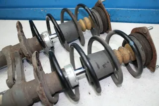 2x Stoßdämpfer Federbein vorne links rechts Lada Priora Kombi 2171 Bj.10 - Bild 2