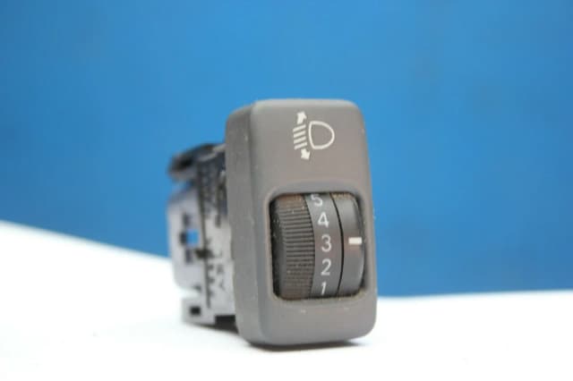 Article AXQ4
